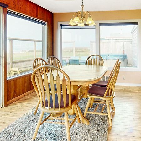 Sparkling Sands Oceanfront San Marine Exterior photo