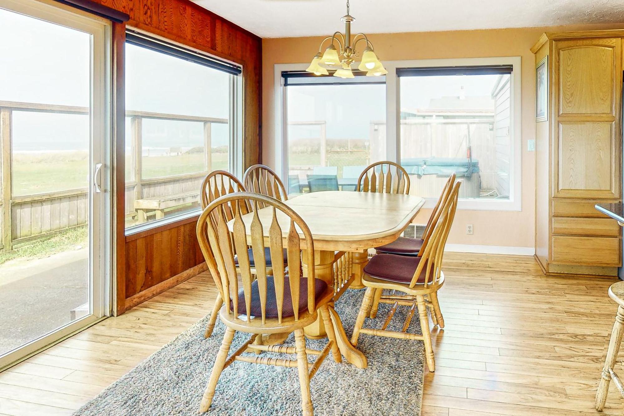 Sparkling Sands Oceanfront San Marine Exterior photo