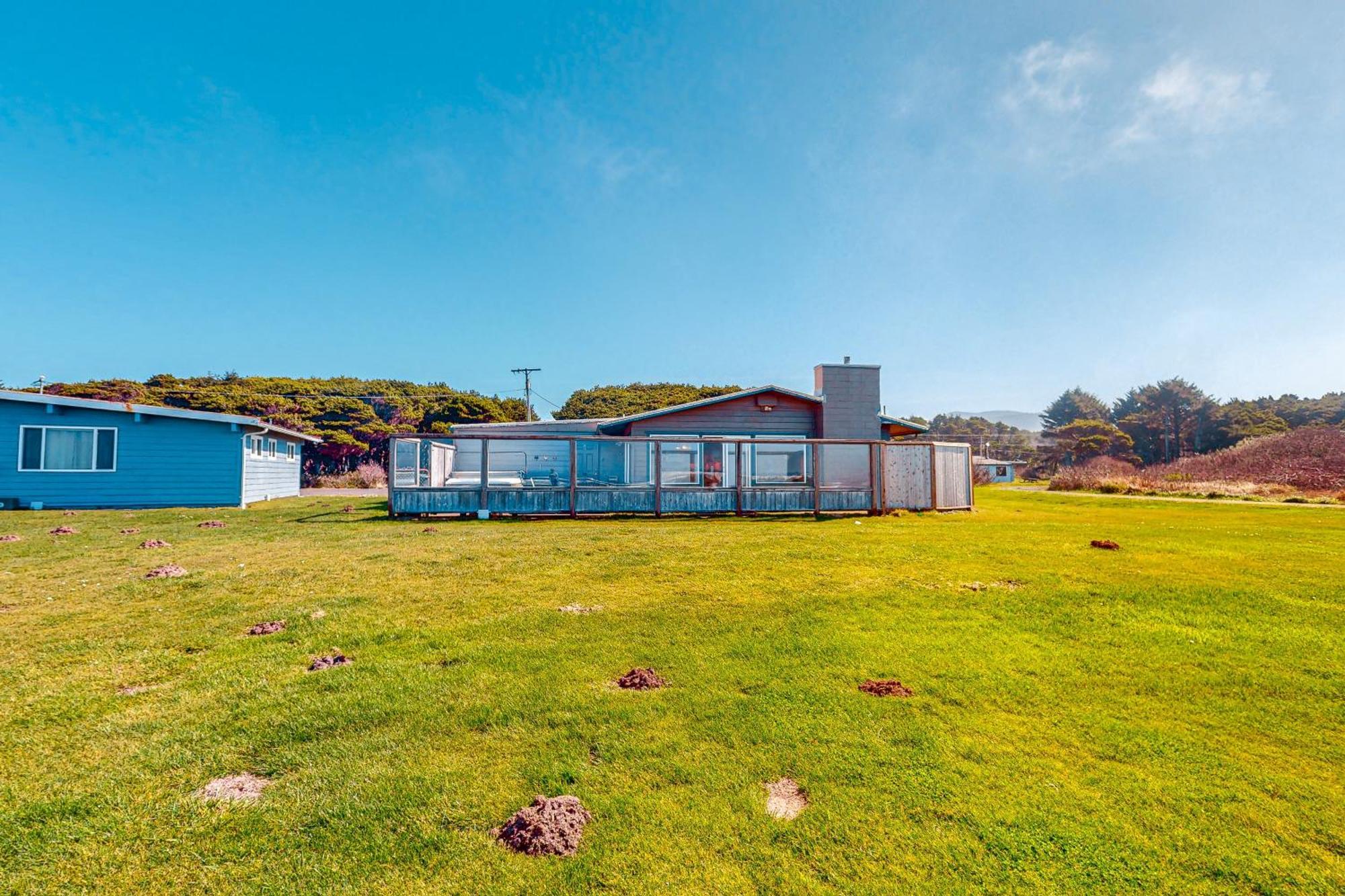 Sparkling Sands Oceanfront San Marine Exterior photo