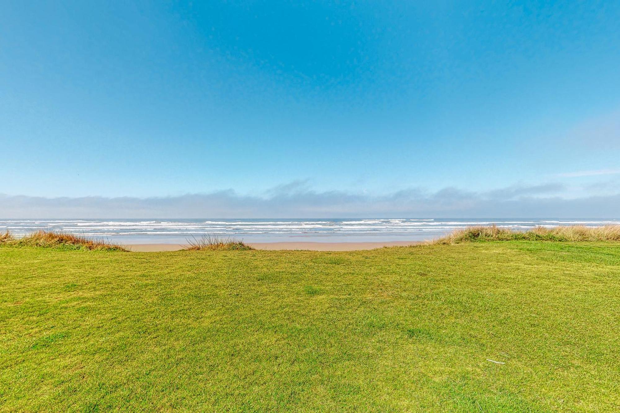 Sparkling Sands Oceanfront San Marine Exterior photo