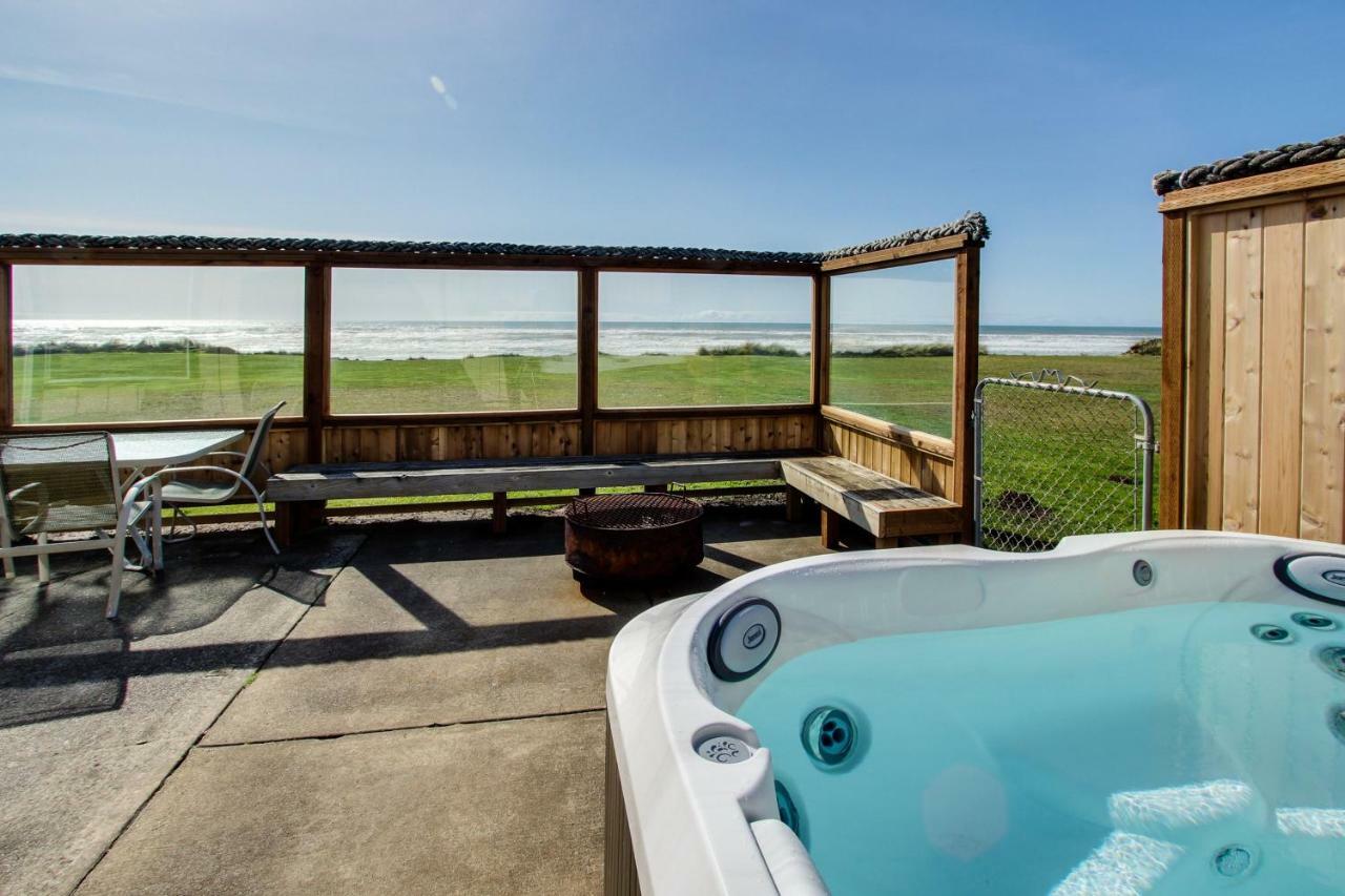 Sparkling Sands Oceanfront San Marine Exterior photo